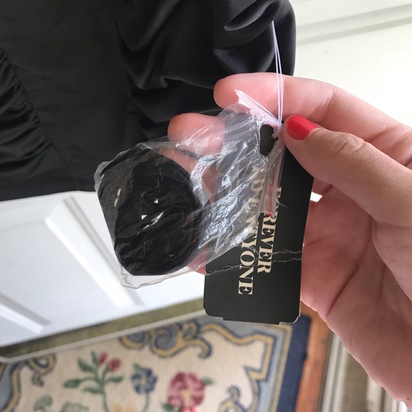 Brand new dress - Picture 5 of 6